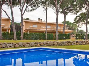 Bazén v ubytovaní Holiday Home Michele by Interhome alebo v jeho blízkosti