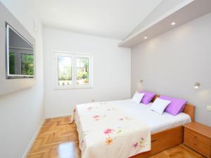 Postel nebo postele na pokoji v ubytování Apartment Mornar-1 by Interhome