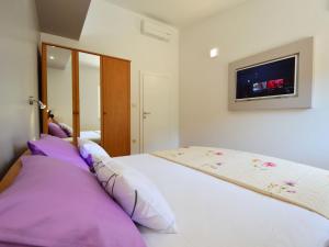 Postel nebo postele na pokoji v ubytování Apartment Mornar-1 by Interhome
