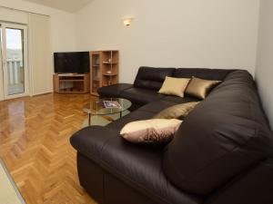 TV a/nebo společenská místnost v ubytování Apartment Mornar-2 by Interhome + 22 fotografií