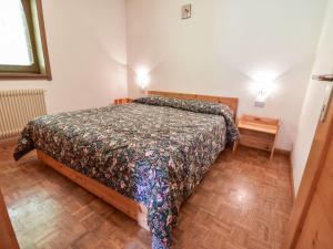 A bed or beds in a room at Apartment Fontanelle-1 by Interhome Még 19 kép
