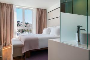 Postel nebo postele na pokoji v ubytování Adriana Hvar Spa Hotel