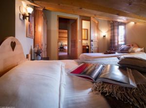 Postel nebo postele na pokoji v ubytování Le Chalet des Cimes