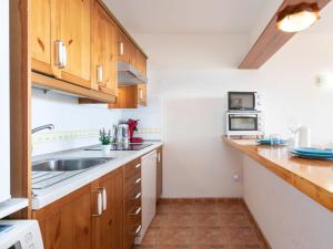 Kuchyň nebo kuchyňský kout v ubytování Apartment Cozy Neptuno by Interhome