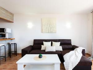 Posezení v ubytování Apartment Cozy Neptuno by Interhome + 14 fotografií
