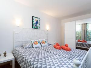 Postel nebo postele na pokoji v ubytování Apartment Cozy Neptuno by Interhome