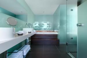 Koupelna v ubytování Adriana Hvar Spa Hotel