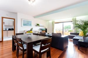 TV a/nebo společenská místnost v ubytování Baia da Luz - Great Light apartment