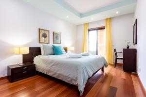 Postel nebo postele na pokoji v ubytování Baia da Luz - Great Light apartment + 18 fotografií