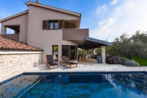 Bazén v ubytování Villa Trabakul ZadarVillas nebo v jeho okolí