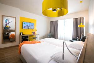 Postel nebo postele na pokoji v ubytování ibis Styles Athens Routes