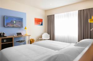Postel nebo postele na pokoji v ubytování ibis Styles Athens Routes