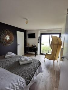 Afbeelding uit fotogalerij van Villa l'hermine Vue mer exceptionnelle, prestation luxe contemporaine avec cinema et spa, borne voit électrique in Perros-Guirec