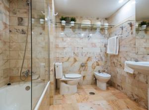 Koupelna v ubytování Pajaritos Suite Apartment - Private parking included + 10 fotografií