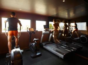 Fitness centrum a/nebo fitness zařízení v ubytování Brown Acropol, a member of Brown Hotels