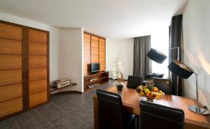 TV a/nebo společenská místnost v ubytování Grand Hotel Admiral Palace