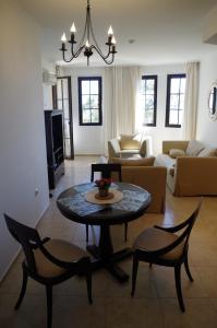Istumisnurk majutusasutuses Beautiful 1st-Line Seaview Private Appartement in The Cliff resort