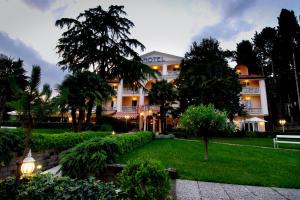 Κήπος έξω από το Hotel Marko