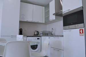 Cerca da Vitoria 3 Milfontes的厨房或小厨房