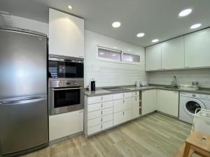 Kuchyňa alebo kuchynka v ubytovaní Cortijo Blanco Beachfront - EaW Homes