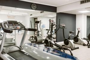 The fitness centre and/or fitness facilities at Hotel Abando