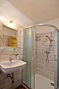 A bathroom at Apartments Pavel