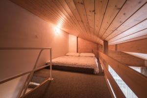 a small bedroom with a bed in a room at Central Wengen Wonderland: Mezzanine Studio for 4 in Wengen