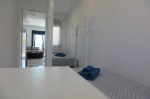 Afbeelding uit fotogalerij van White luxury apartment in Arenales del Sol