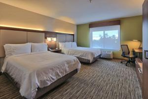 เตียงในห้องที่ Holiday Inn Express & Suites Albuquerque Historic Old Town, an IHG Hotel