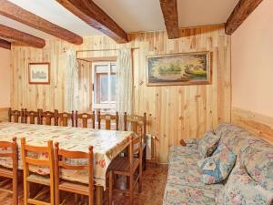 a dining room with a table and a couch at Snug Holiday Home in Valladolid with Private Pool in Valladolid