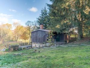 GüntersbergeにあるStunning Holiday Home in G ntersberge near Lakeの木の小屋