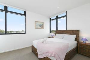 Ένα ή περισσότερα κρεβάτια σε δωμάτιο στο Whitewater Apartment 201