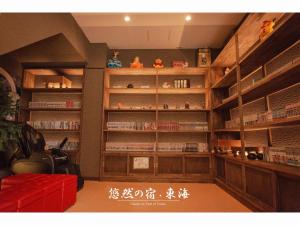 日式旅馆内部图书馆