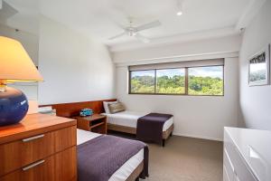 a bedroom with a bed and a window at Gemini Court Holiday Apartments in Gold Coast