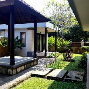 a house with a pavilion in a yard at Villa Bora Paloma in Perdana