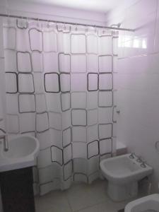 Ένα μπάνιο στο DEPTOS VIP en EDIFICIO FRENTE AL MAR-ZONA CONSTITUCION