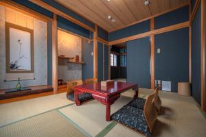 Ένα ή περισσότερα κρεβάτια σε δωμάτιο στο Kamo River J~House