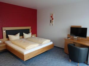 Postel nebo postele na pokoji v ubytování Hotel Gasthaus Krone