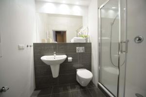 Kúpeľňa v ubytovaní Apartamenty Karawela - Nadmorski Dwór + 32 fotografií
