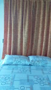 Voodi või voodid majutusasutuse Room in Apartment - Comfortable inn Green Sea Villa Helen Kilometro 4 Circunvalar toas