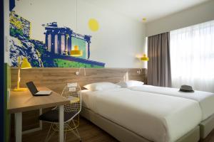 Postel nebo postele na pokoji v ubytování ibis Styles Athens Routes