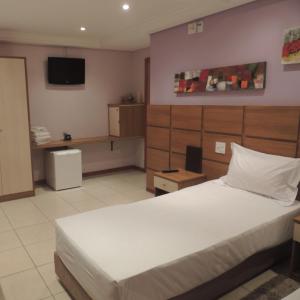 Säng eller sängar i ett rum på Hotel Luni