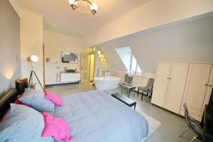 Corseaux Beach rooms-Riviera Beach apartments客房内的一张或多张床位