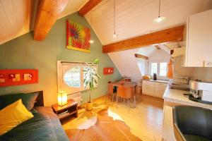 Kuchyň nebo kuchyňský kout v ubytování Corseaux Beach rooms-Riviera Beach apartments