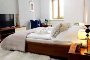 Un pat sau paturi într-o cameră la Penzión Max