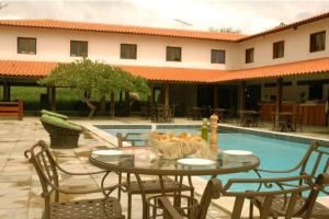 Flat Hotel Fazenda Monte Castelo - Gravatá tesisinde veya buraya yakın yüzme havuzu