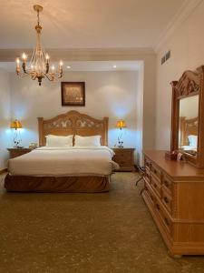 A bed or beds in a room at Al Gosaibi Hotel-Villa