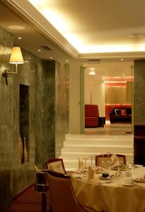 Area soggiorno di Piraeus Theoxenia Hotel