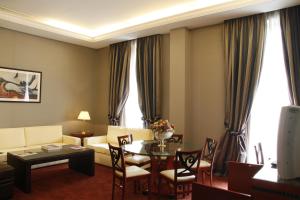Area soggiorno di Piraeus Theoxenia Hotel