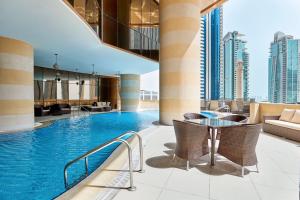 Kolam renang di atau dekat dengan Best Plaza West Bay Hotel